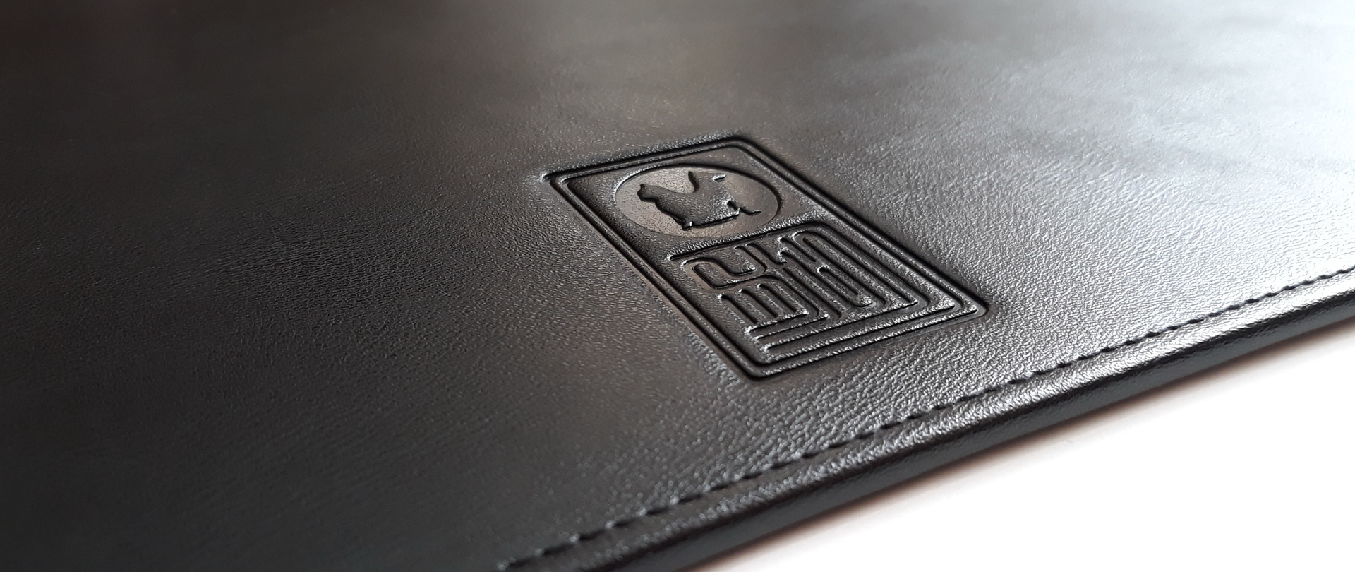 زیر دستی چرمی